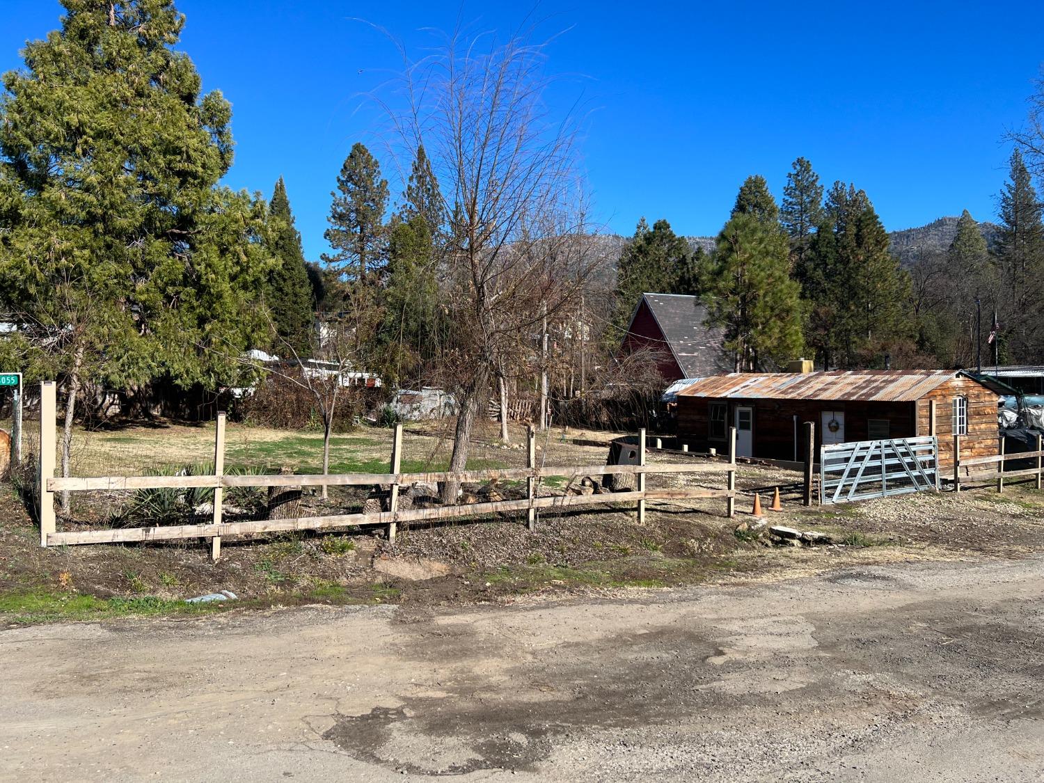 Photo of 33055 Willow Creek Dr in North Fork, CA