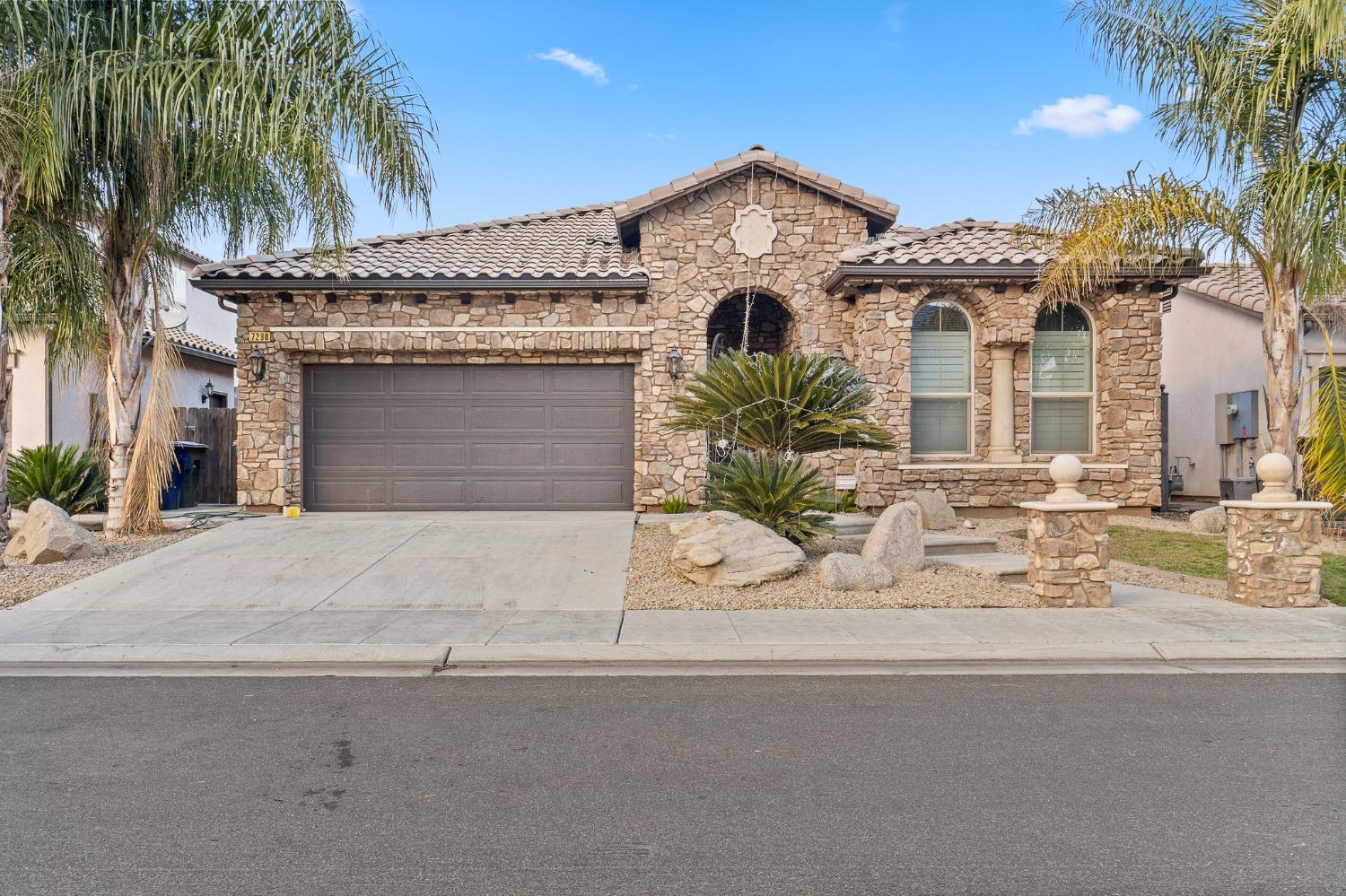 Schedule your tour of this beautiful 4 bedroom 3 bath home built by Granville Homes. Located in Central School Dist. Easy access to HWY 99 and El Paseo shopping center.
