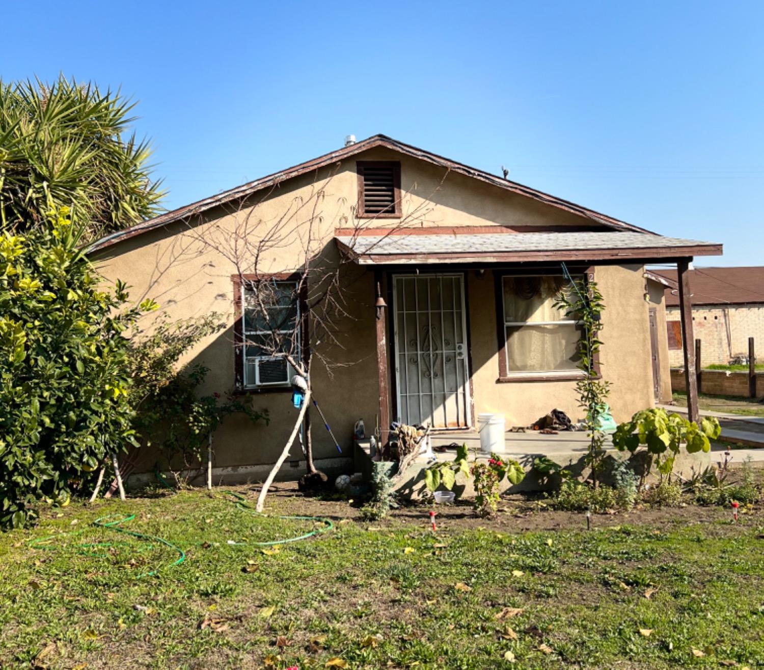 Photo of 221 S G St in Madera, CA