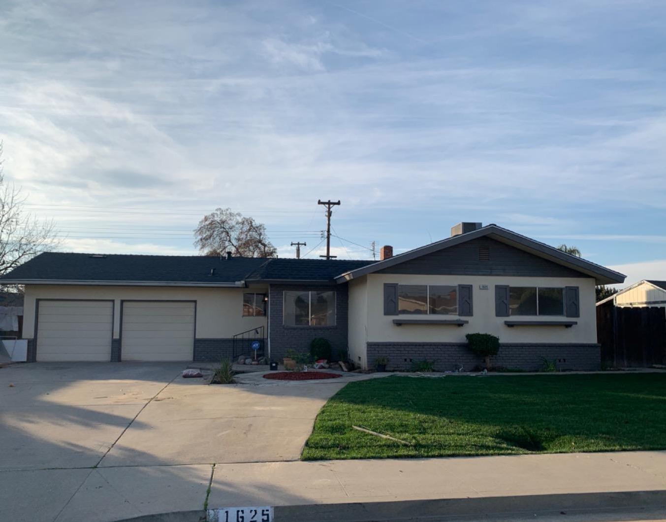 Photo of 1625 Richard Ave in Sanger, CA