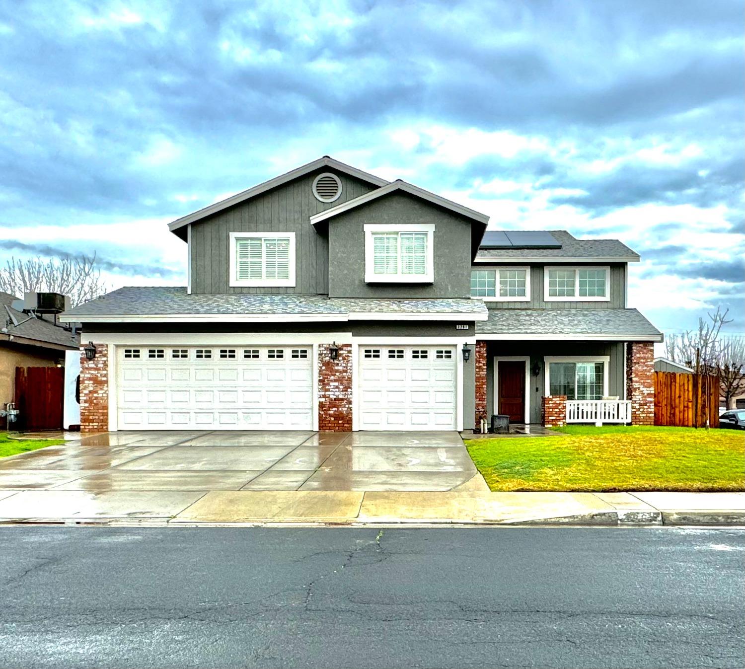 Photo of 3261 Fountain Plaza Ct in Hanford, CA