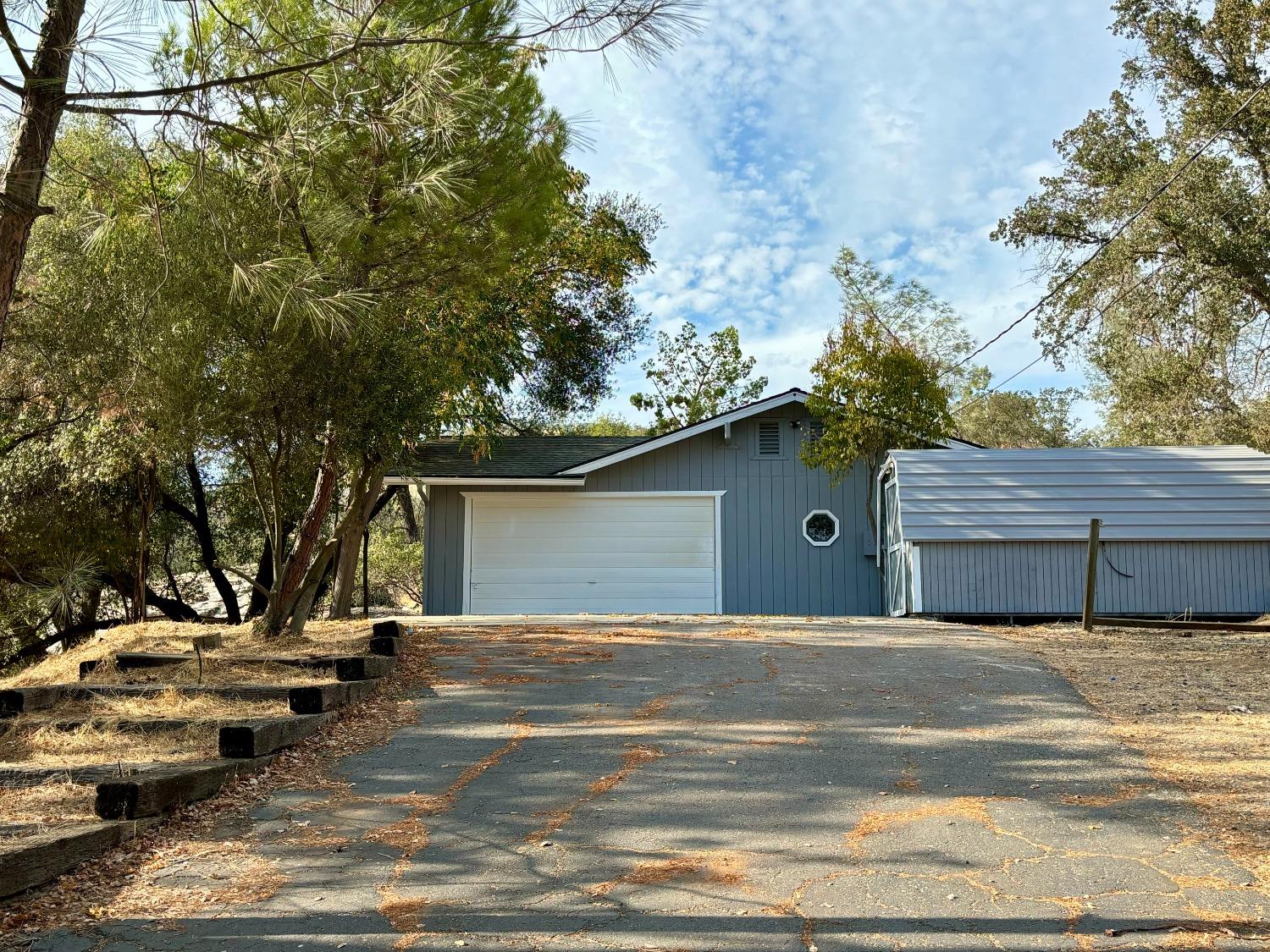 Photo of 42571 Long Hollow Dr in Coarsegold, CA