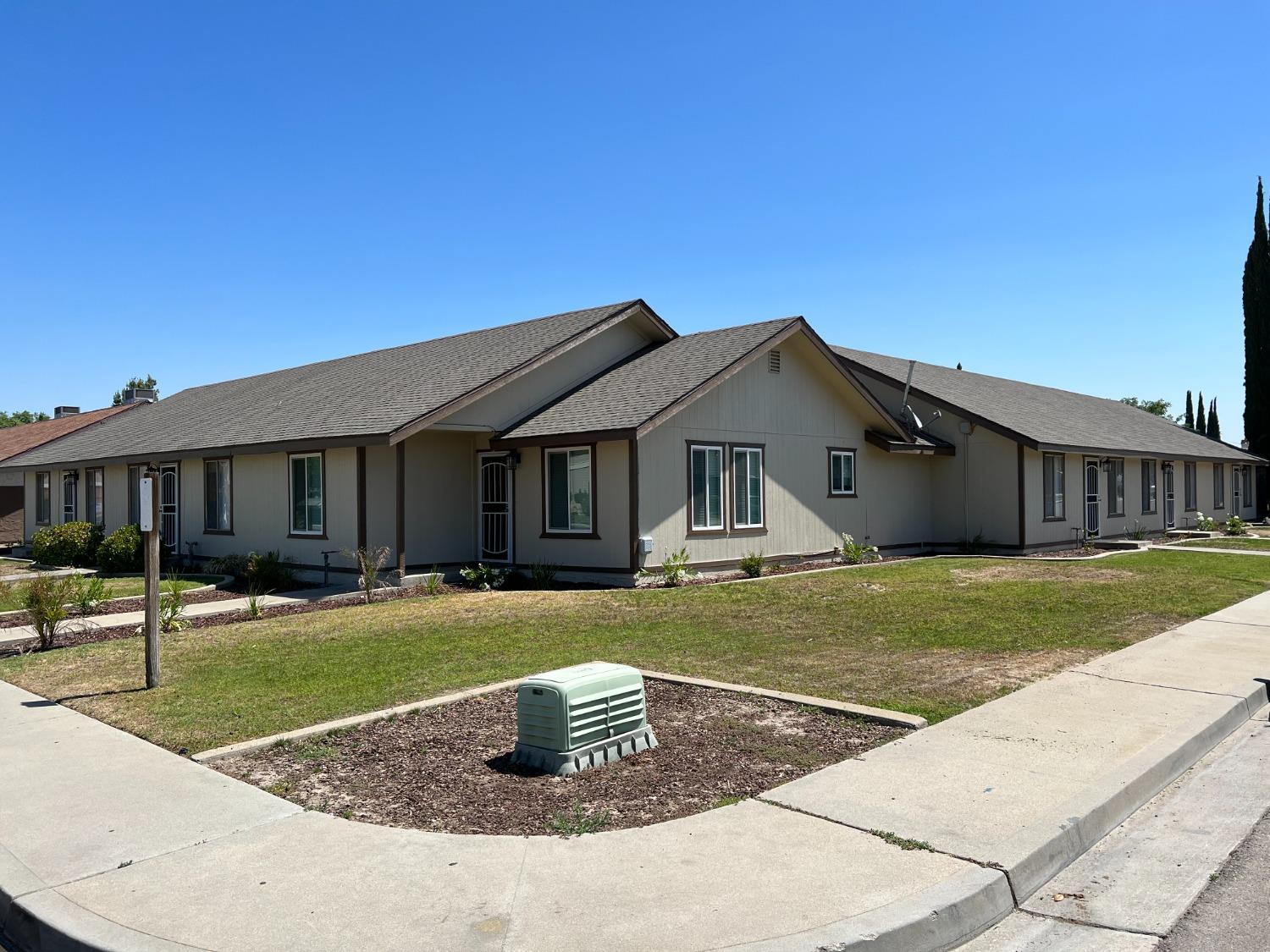 Photo of 1178 Beverly Dr in Lemoore, CA