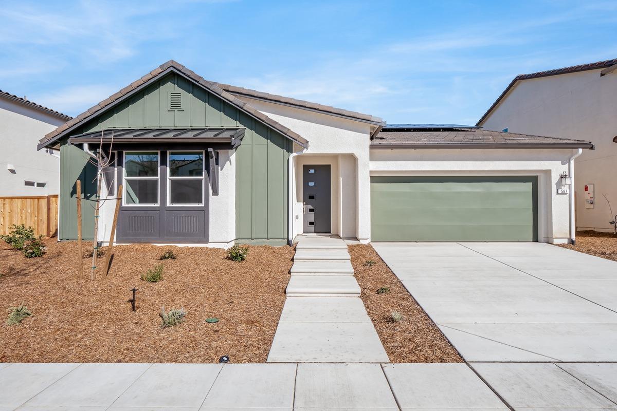 Photo of 567 Laurel Crest Ave in Madera, CA