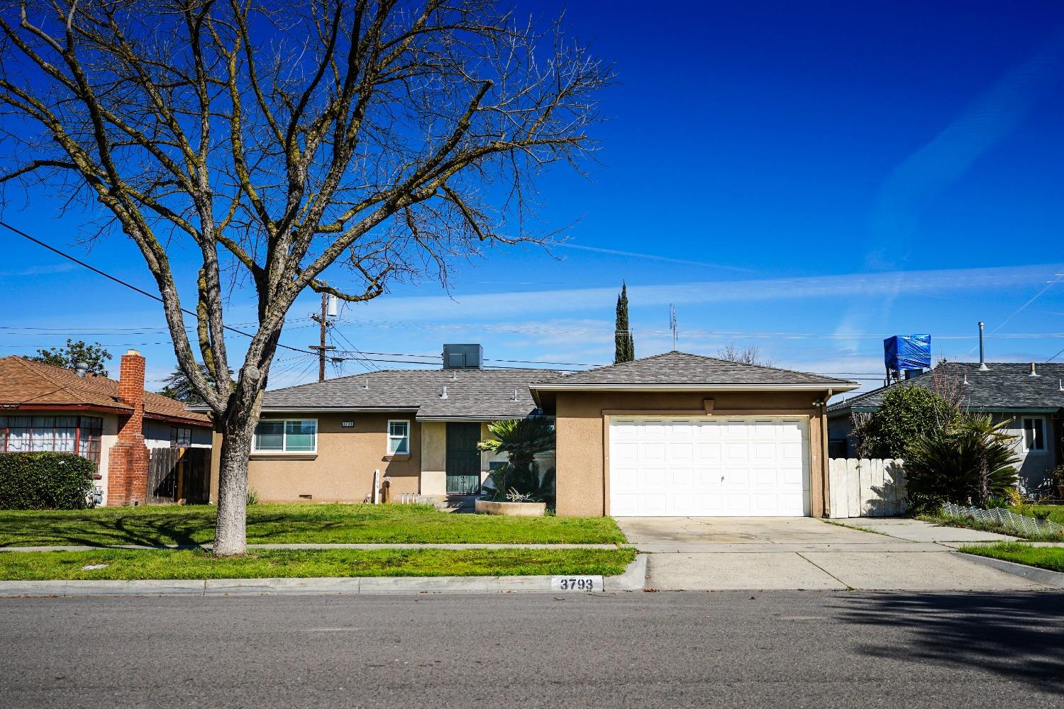 Photo of 3793 E Sussex Wy in Fresno, CA