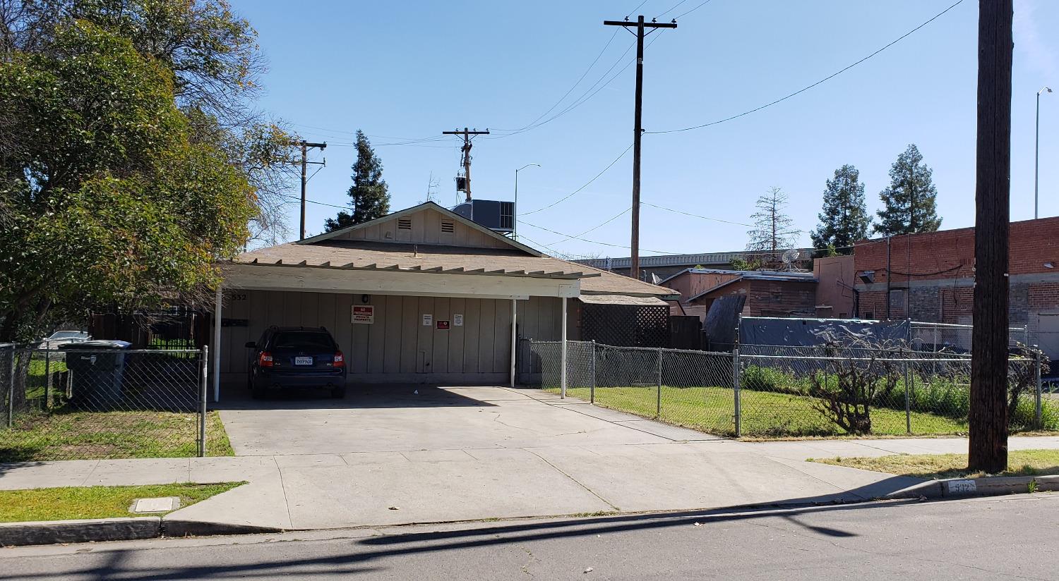 Photo of 532 N College Ave in Fresno, CA