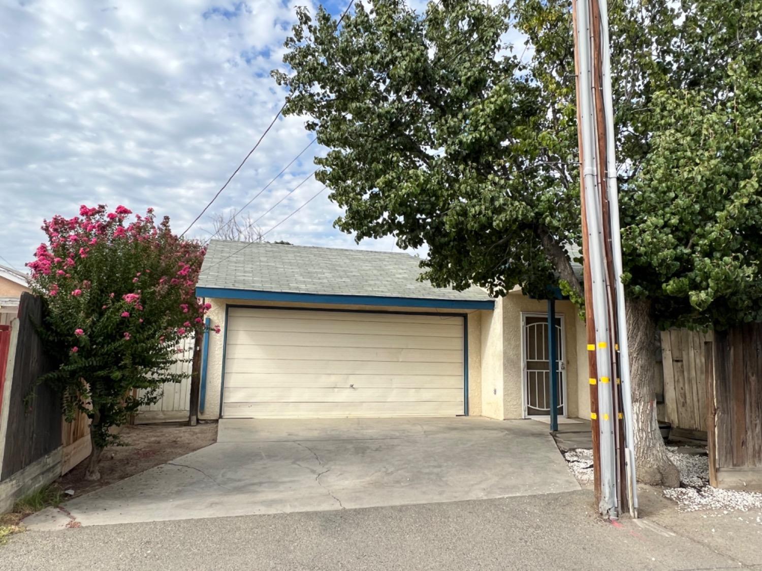 Photo of 1516 Tulare St #1/2 in Kingsburg, CA