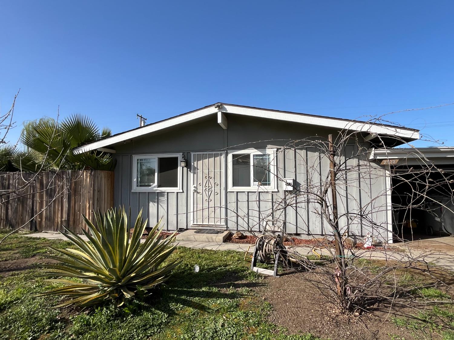 Photo of 2633 E Lansing Wy in Fresno, CA