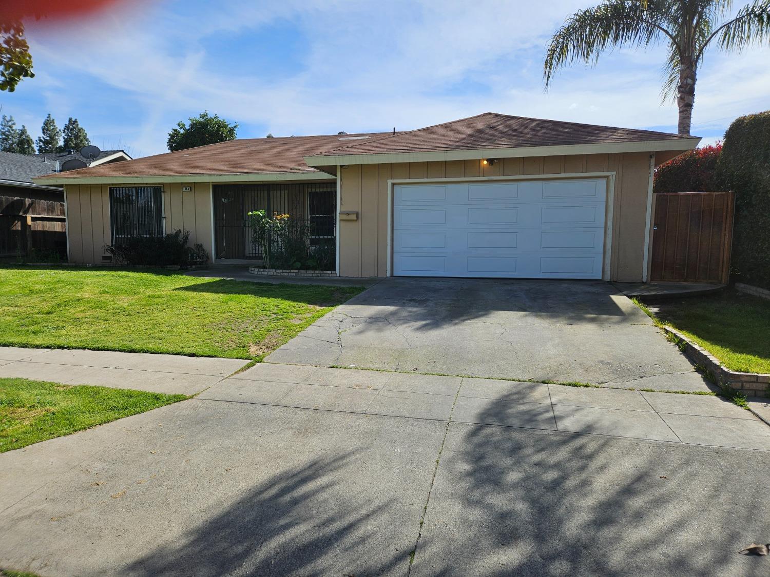 Photo of 1563 W Holland Ave in Fresno, CA