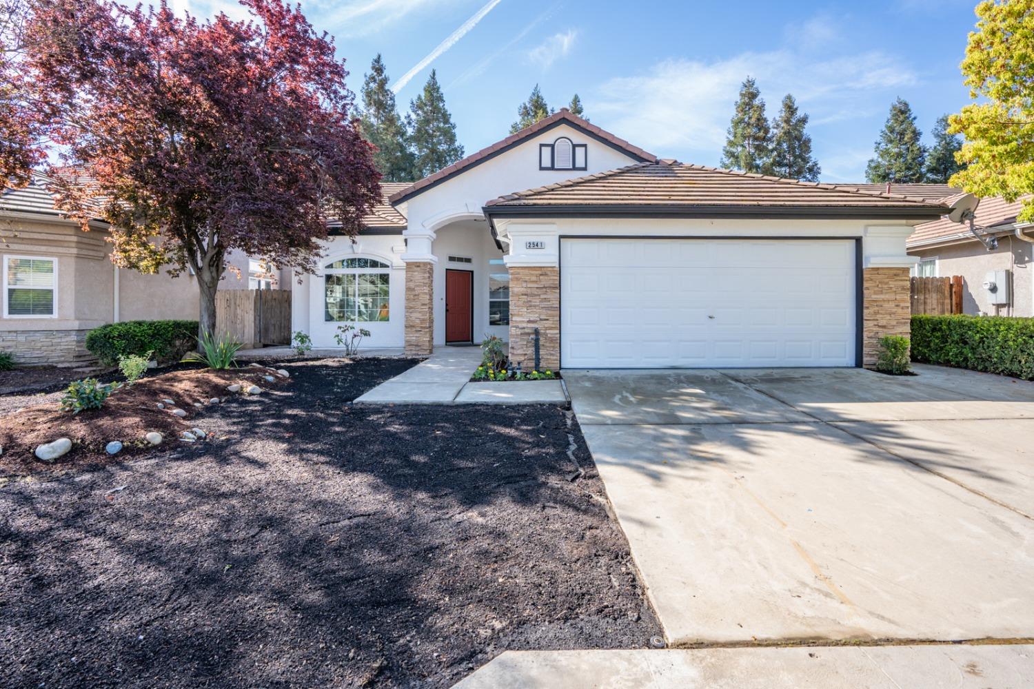 Photo of 2541 E Plymouth Wy in Fresno, CA