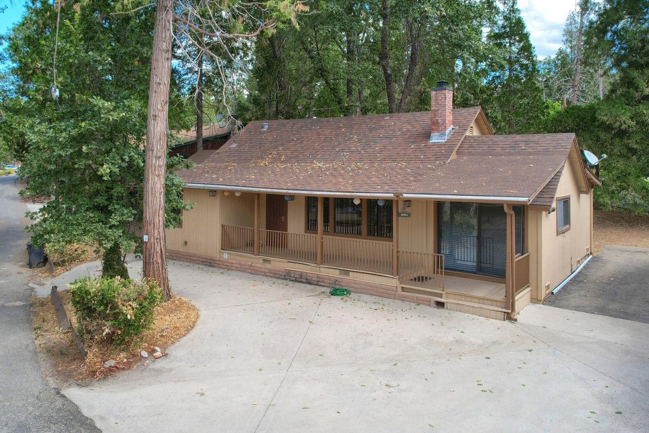 Photo of 39351 Blue Jay Dr in Bass Lake, CA