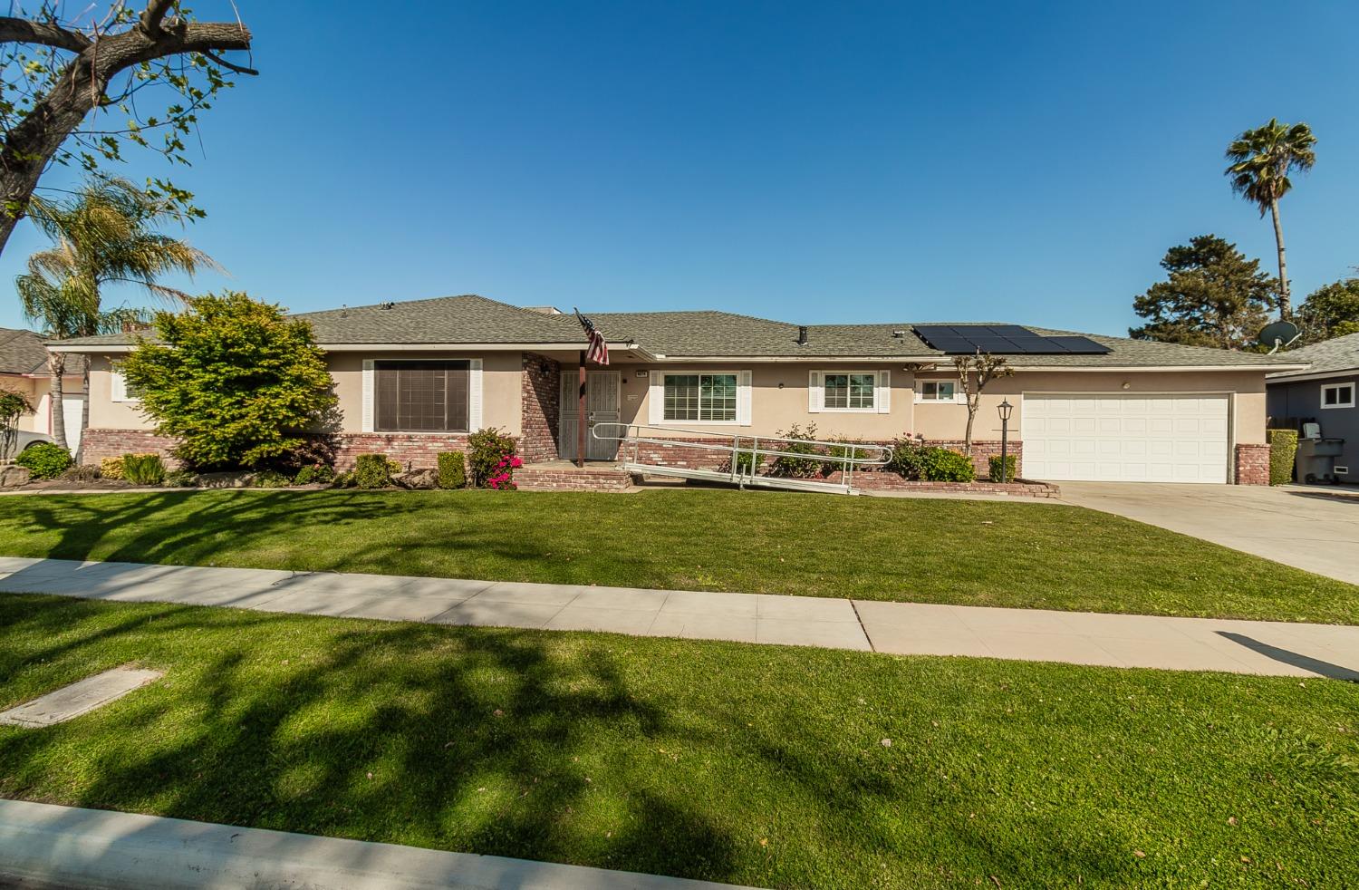 Photo of 6274 N Sharon Ave in Fresno, CA