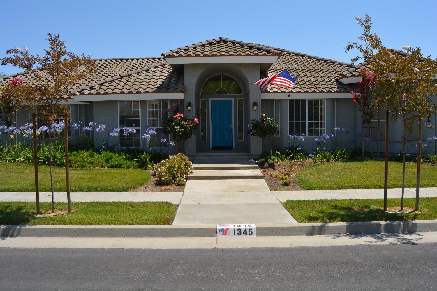 Photo of 1345 Lincoln Ln in Lemoore, CA