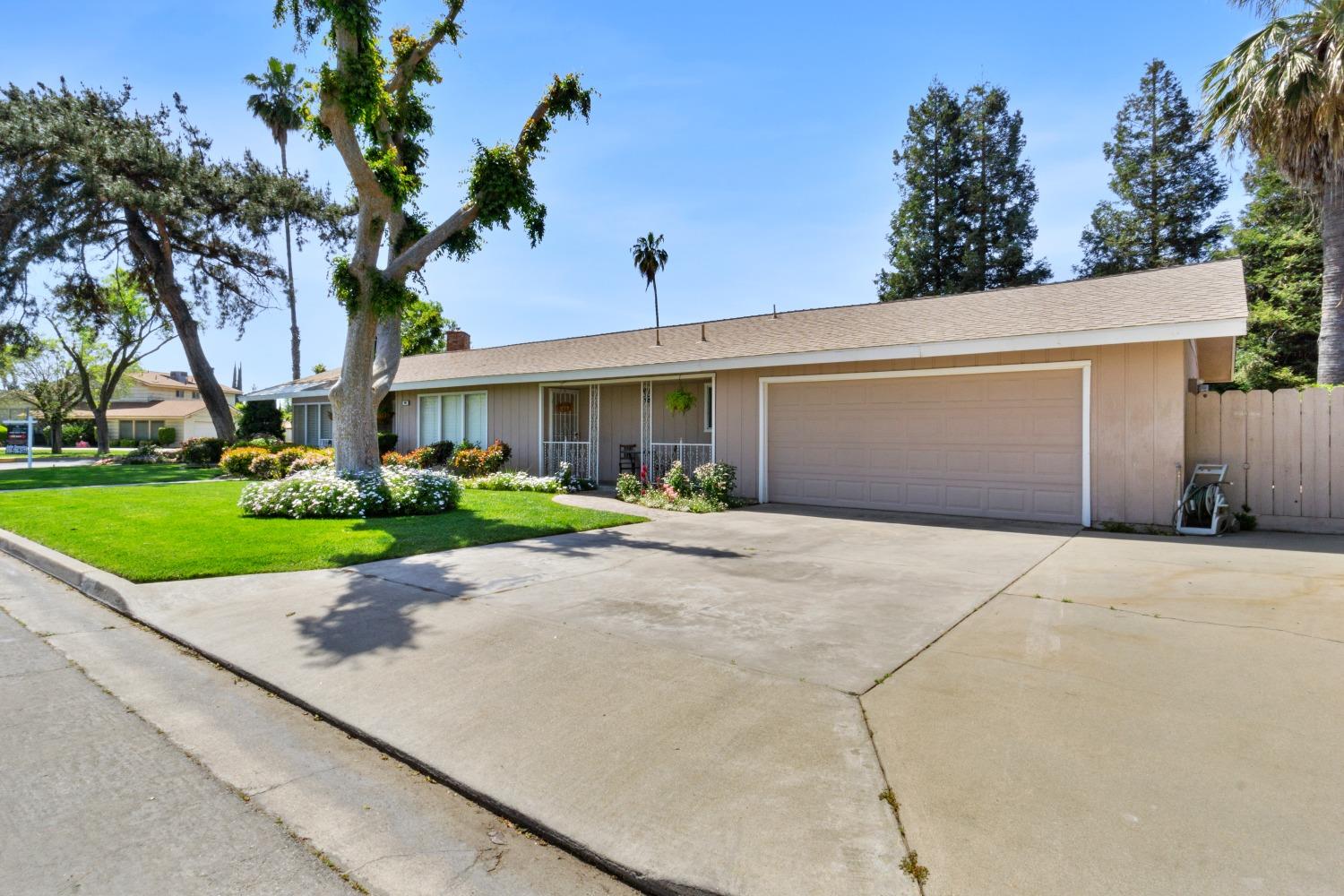 Photo of 400 Shannon Ave in Madera, CA