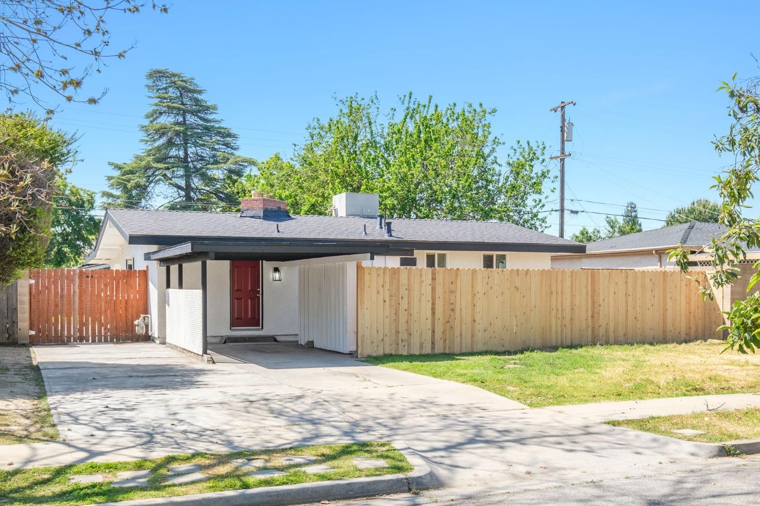 Photo of 2732 E Lansing Wy in Fresno, CA