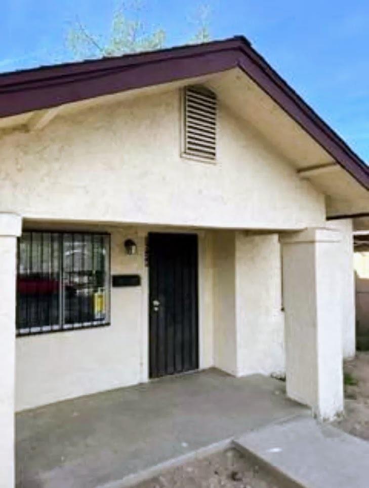 This charming 2 bedroom home is a great cash flowing investment property and perfect for an investor minded buyer. With tile flooring throughout the kitchen and laundry area, this home also features a loft area and a large backyard great for entertaining, space for kids to play and room to build a tiny home. This affordable gem is conveniently situated near shopping centers and accessible via nearby freeways. Don't miss out on this exceptional opportunity!