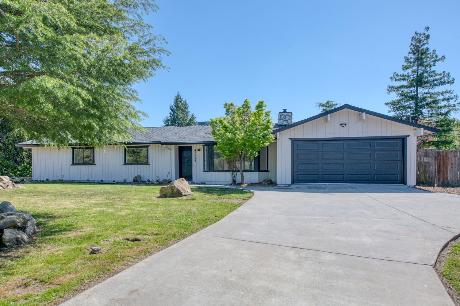 Photo of 47534 Willow Pond Rd in Coarsegold, CA