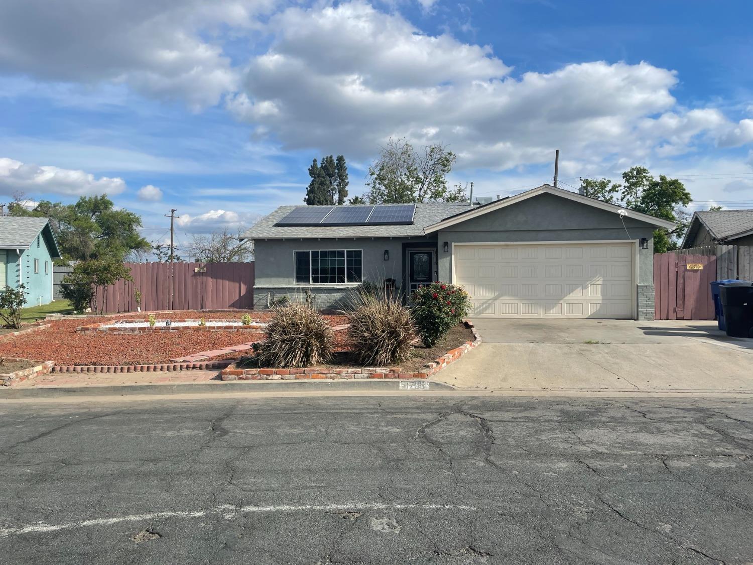 Photo of 1765 Parkside Dr in Hanford, CA