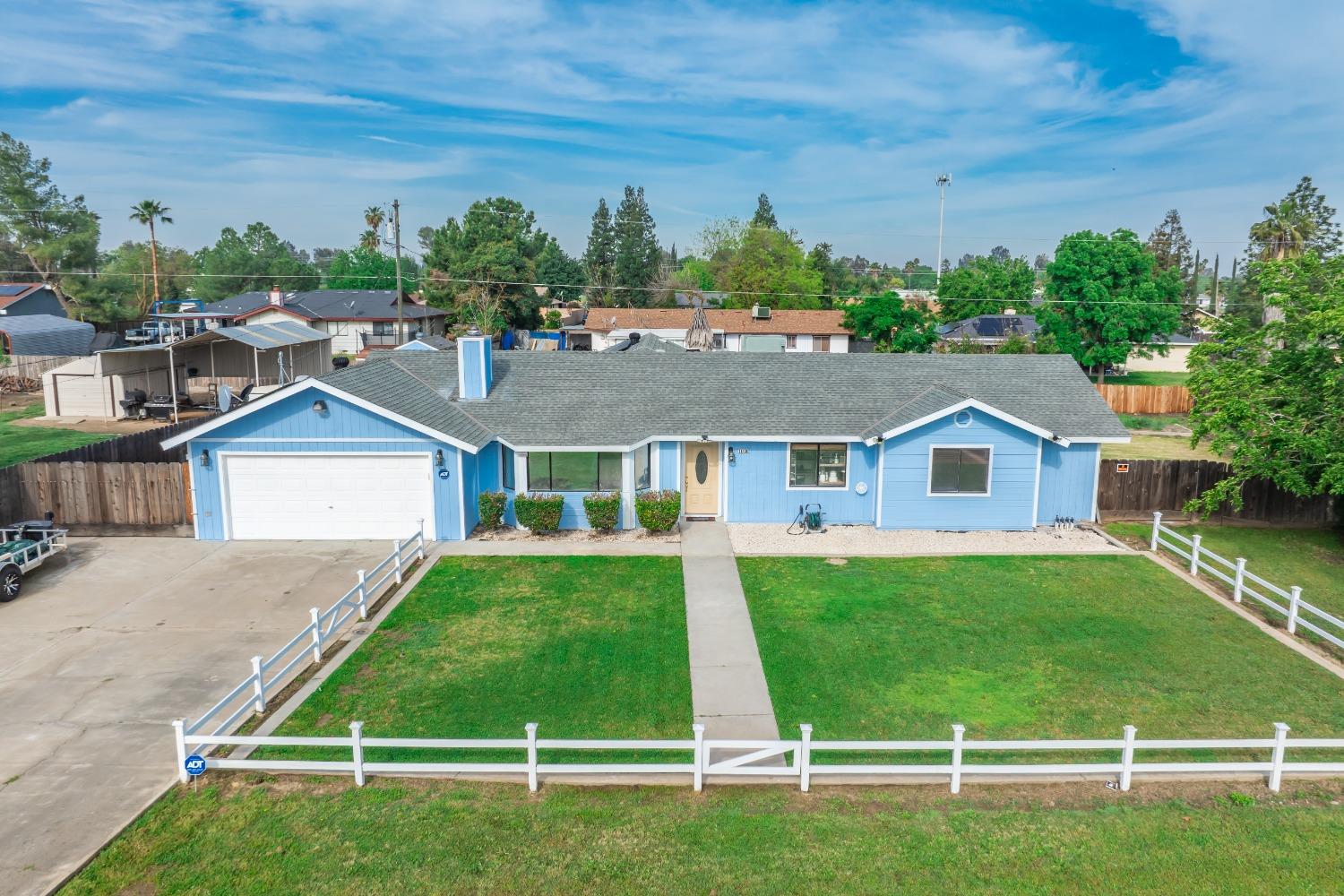 Photo of 18438 Regal Dr in Madera, CA