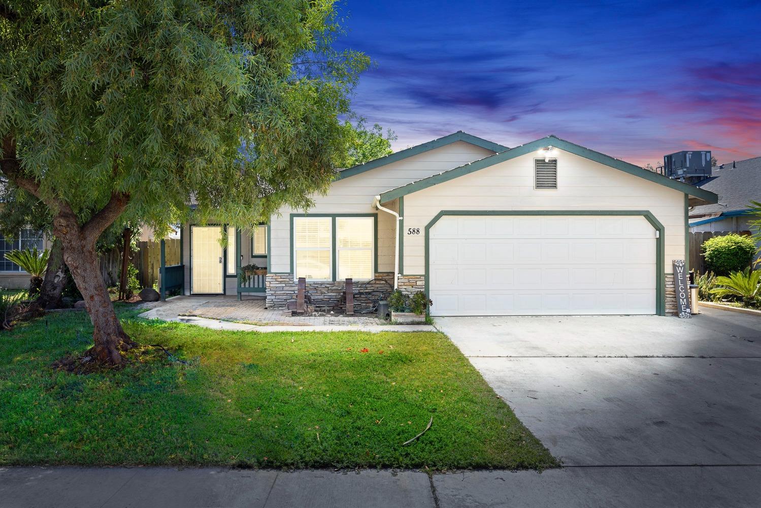Photo of 588 S Creekside St in Porterville, CA