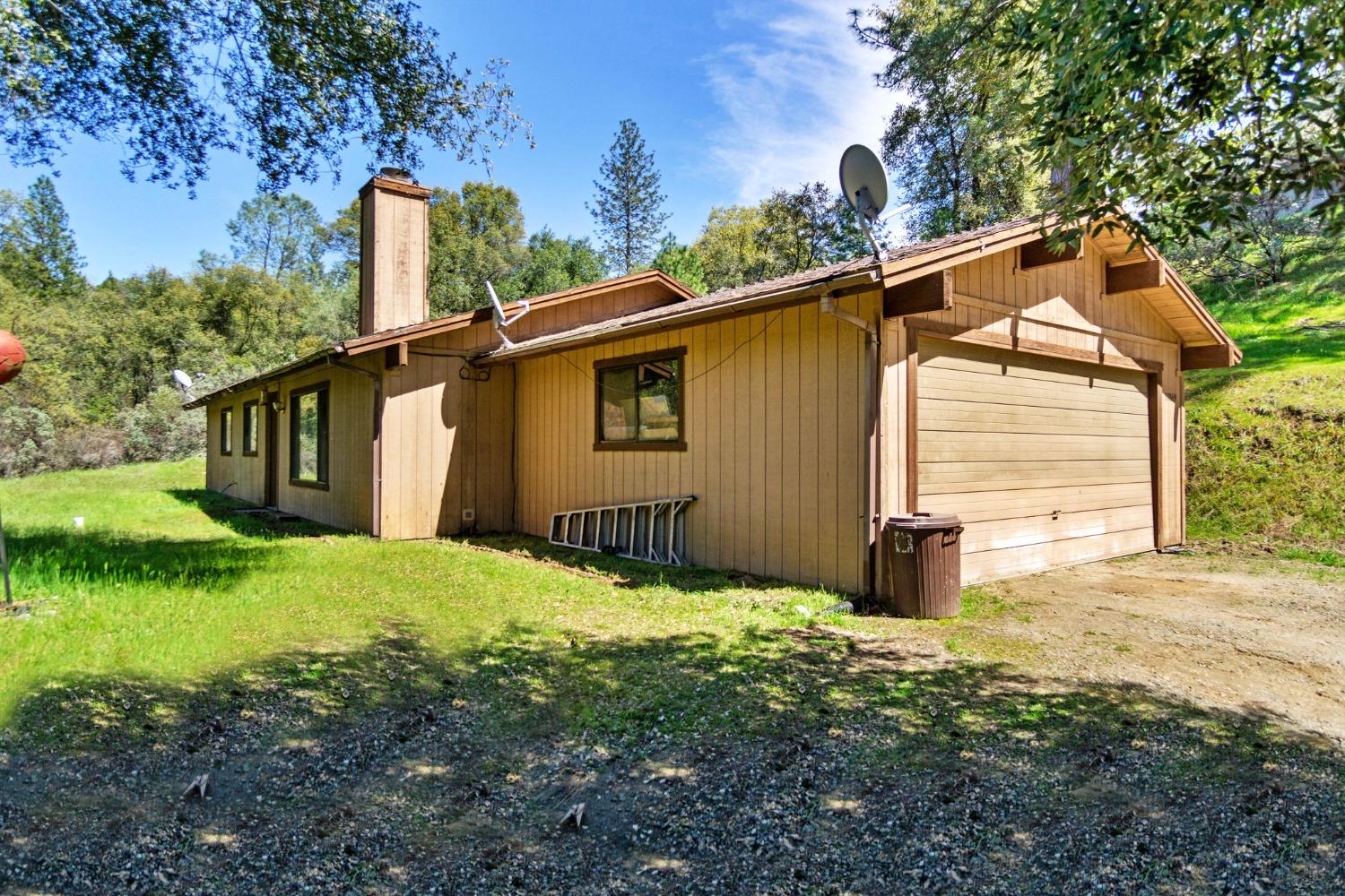 Photo of 50869 Westview Ct in Oakhurst, CA