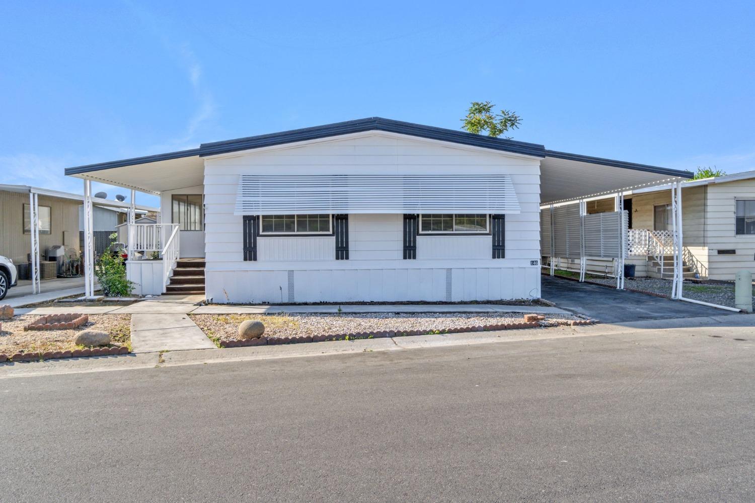Photo of 1218 E Cleveland Ave #146 in Madera, CA