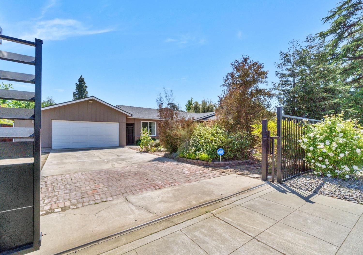 Photo of 1265 W Barstow Ave in Fresno, CA