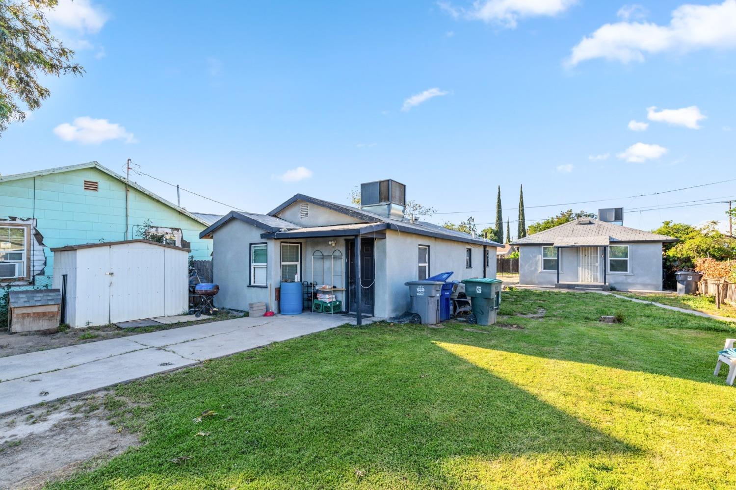 Photo of 925 E Lincoln Ave in Madera, CA