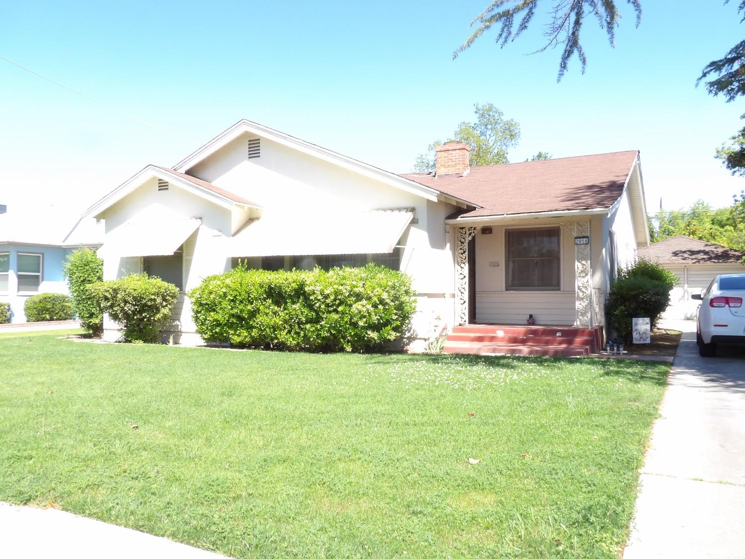 Photo of 2916 N Vagedes Ave in Fresno, CA