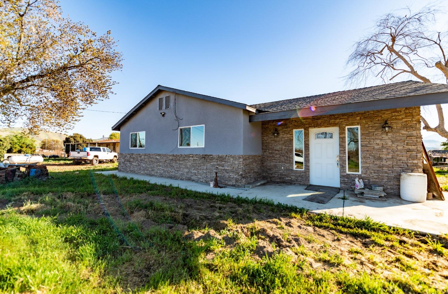 Photo of 33484 Rd 220 in Woodlake, CA