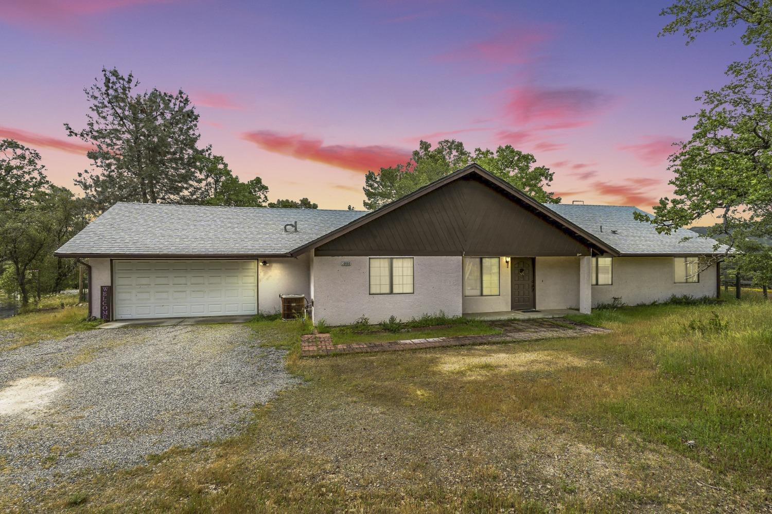 Photo of 30088 Revis Rd in Coarsegold, CA