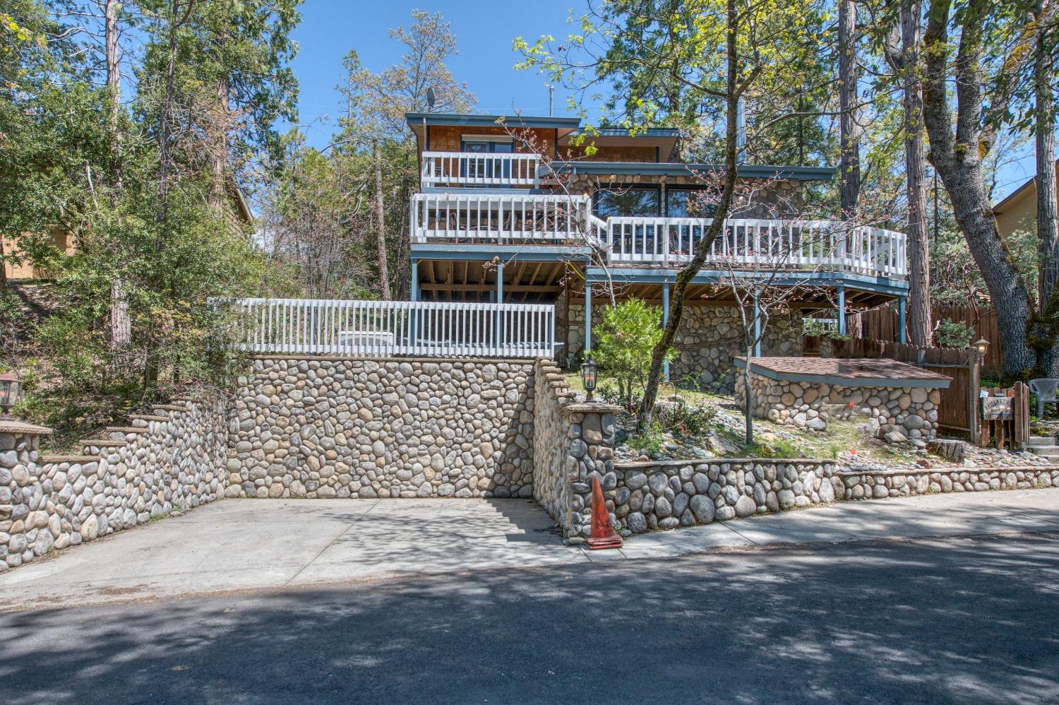 Photo of 39650 E Idylwild Dr in Bass Lake, CA