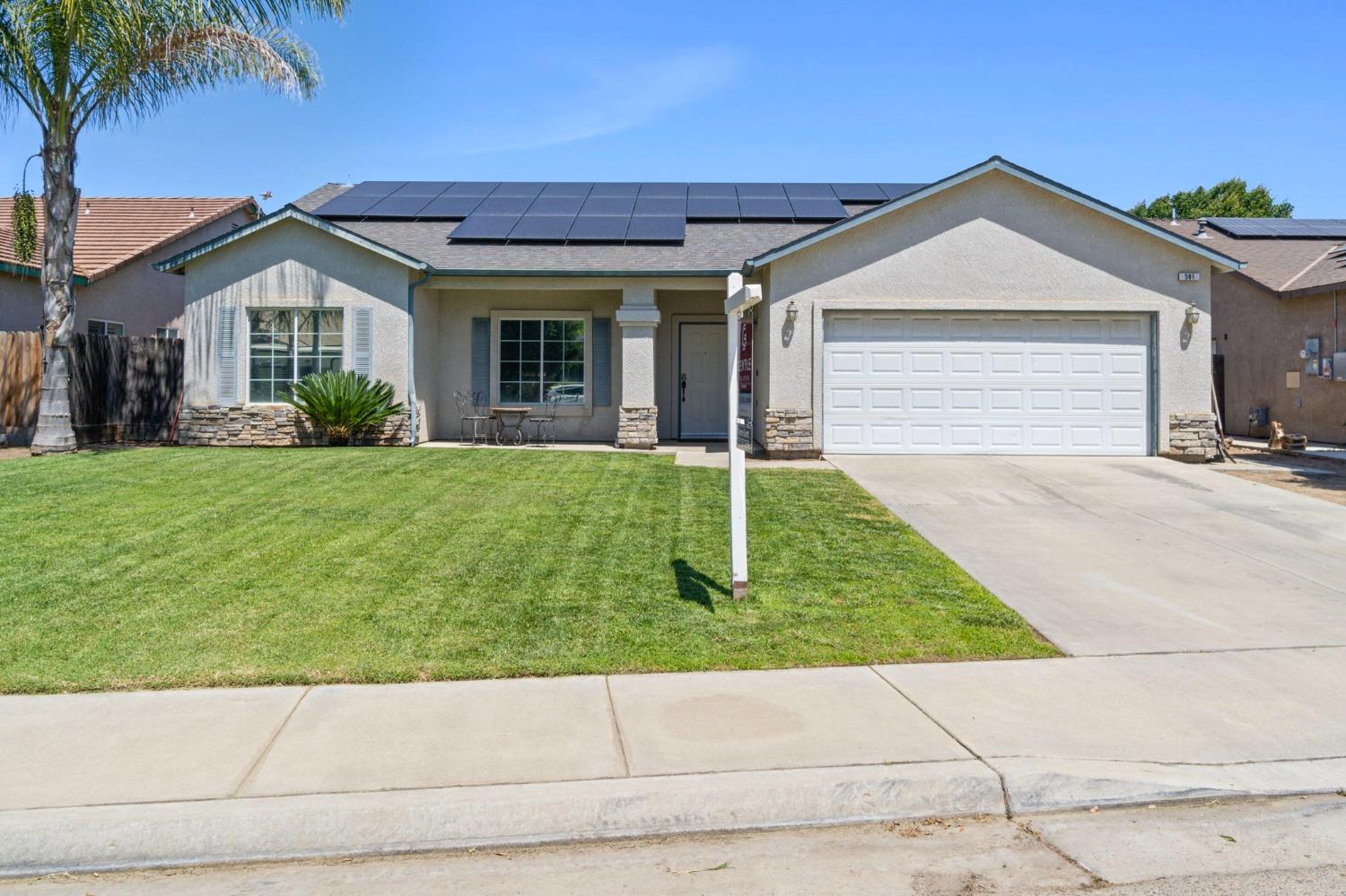 Photo of 591 W Lindquist St in Kingsburg, CA