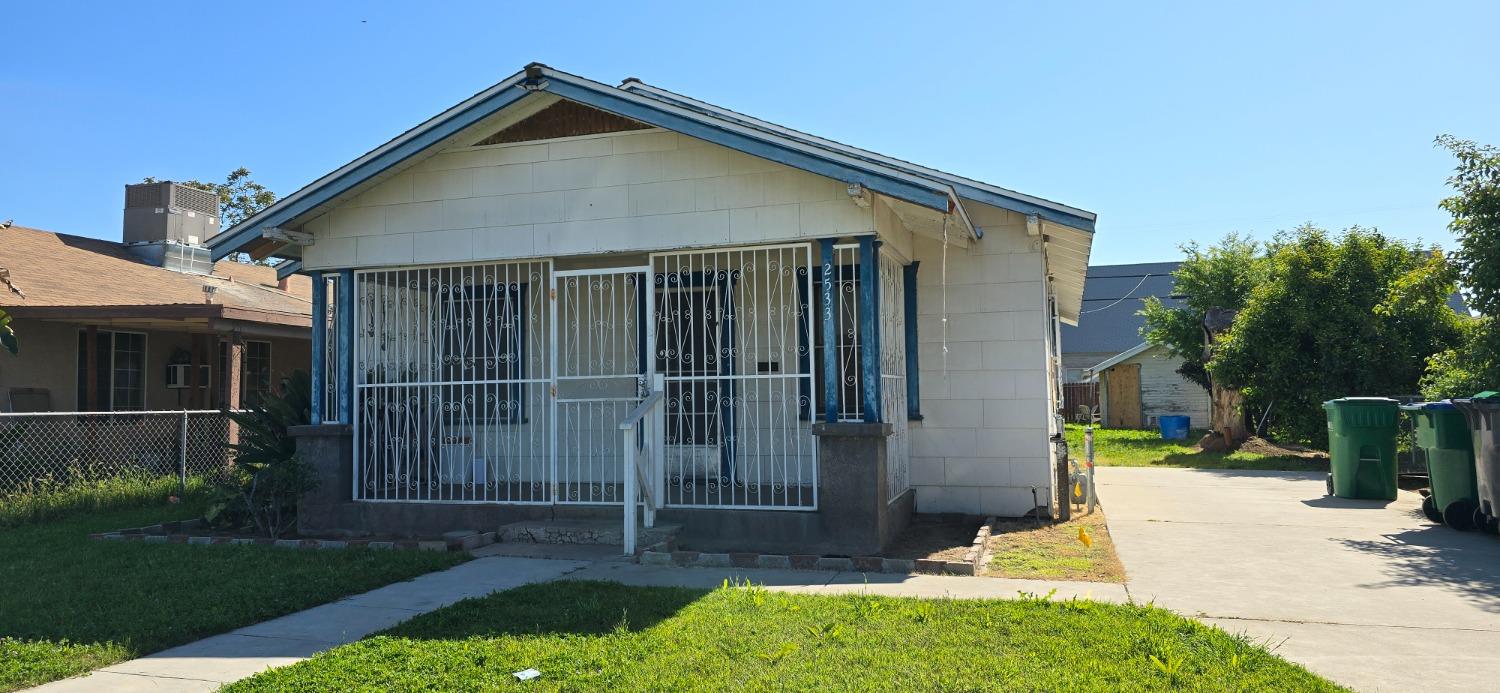 Photo of 2533 S 9th St in Fresno, CA