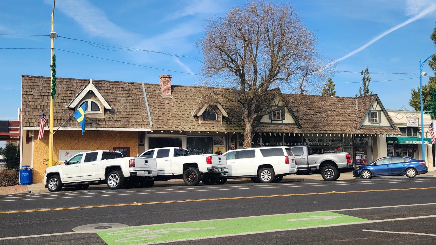 Commercial in Kingsburg - photo 2