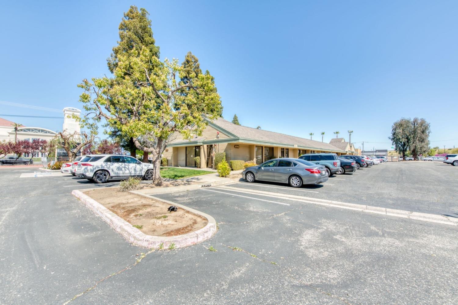 2743 E Shaw Avenue, Fresno, CA, 93710