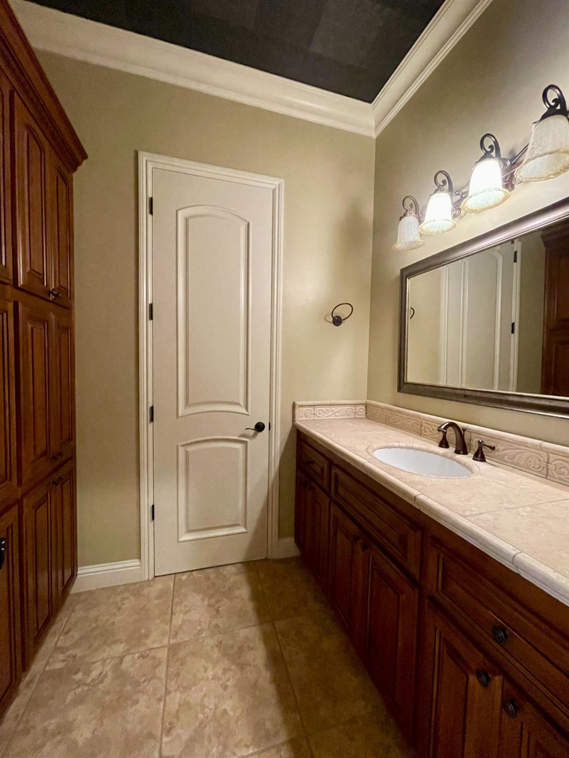 16052 W Middleton Avenue, Kerman, CA, 93630