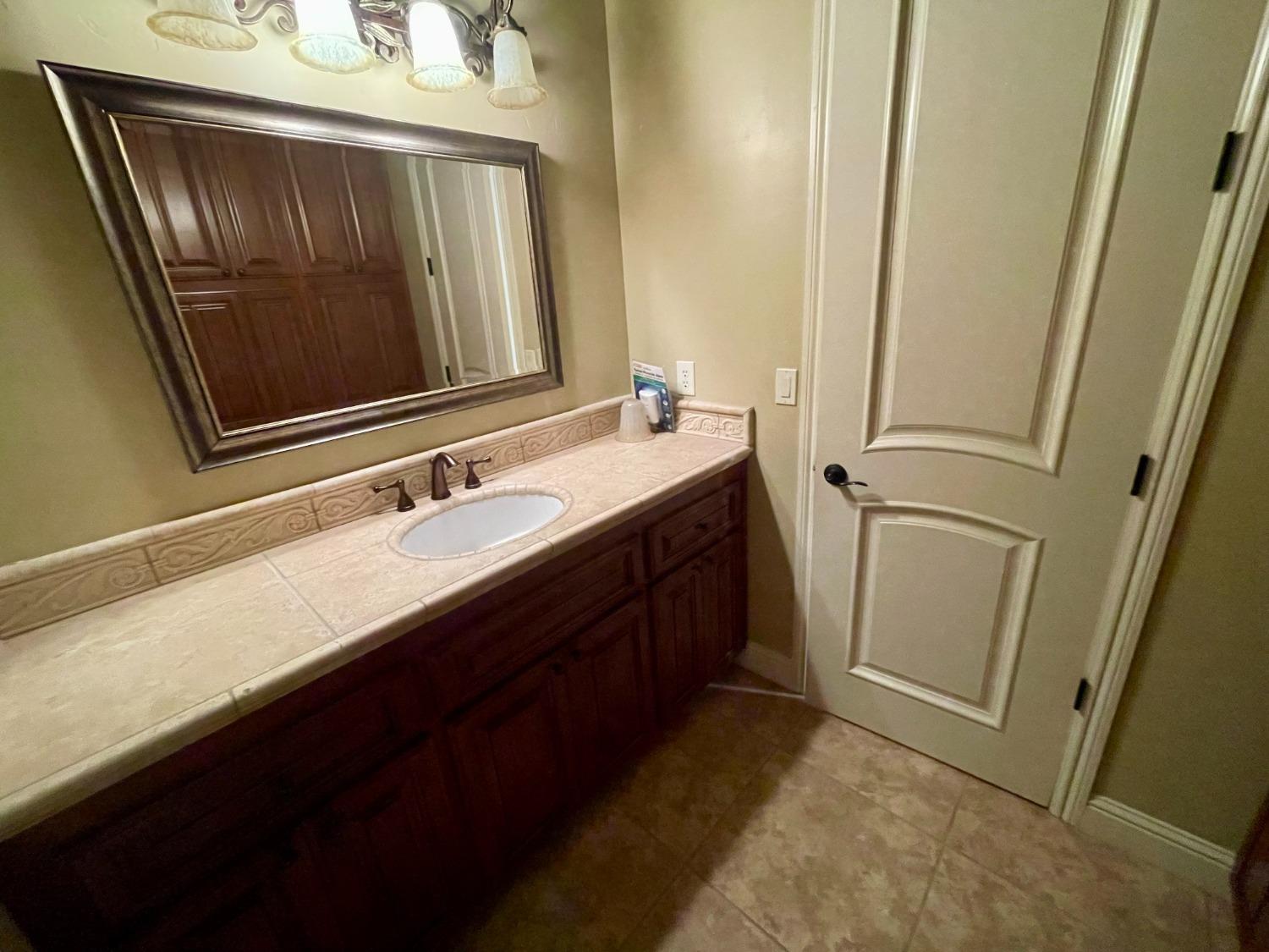 16052 W Middleton Avenue, Kerman, CA, 93630