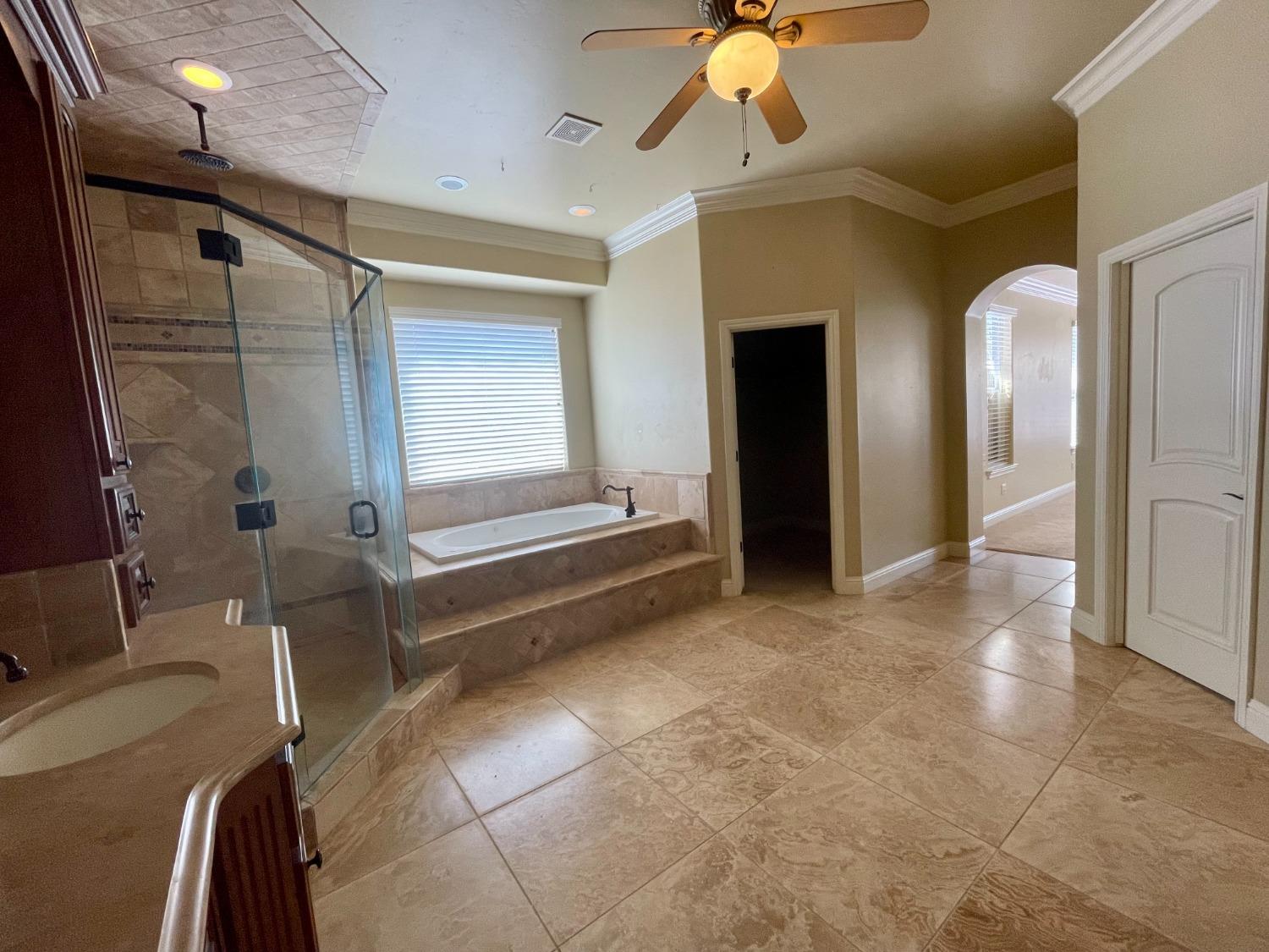 16052 W Middleton Avenue, Kerman, CA, 93630