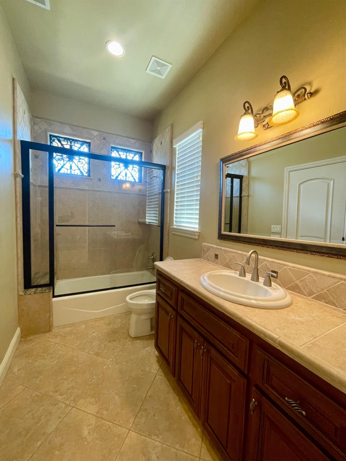 16052 W Middleton Avenue, Kerman, CA, 93630