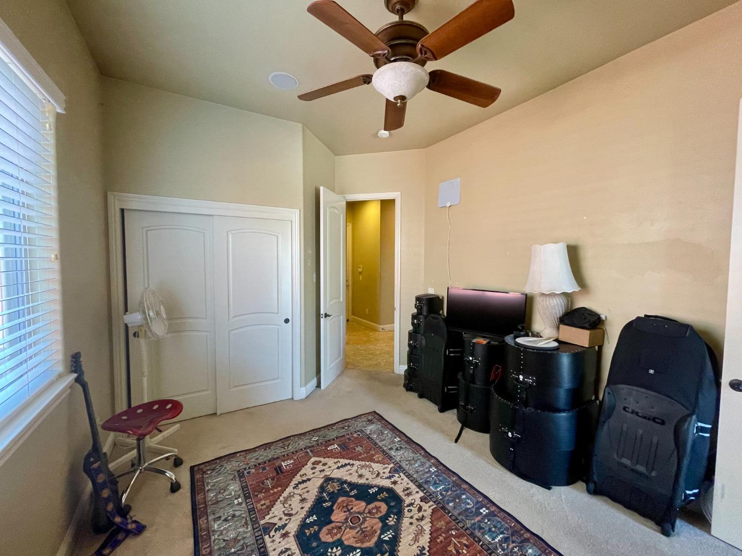 16052 W Middleton Avenue, Kerman, CA, 93630