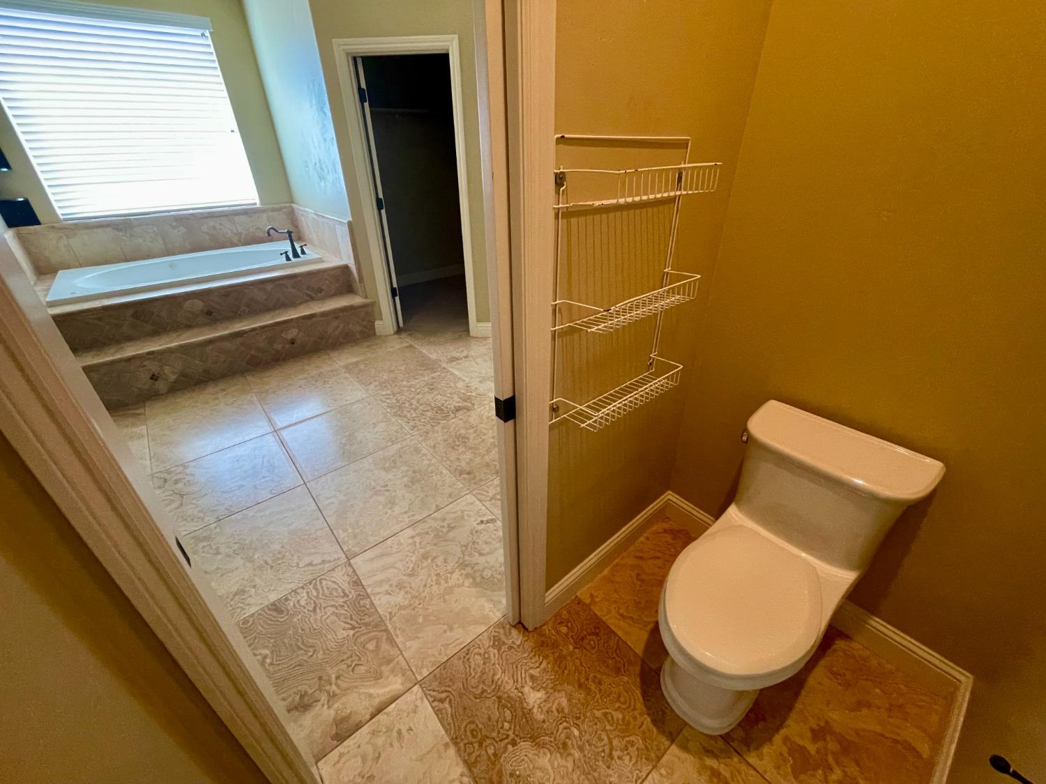 16052 W Middleton Avenue, Kerman, CA, 93630