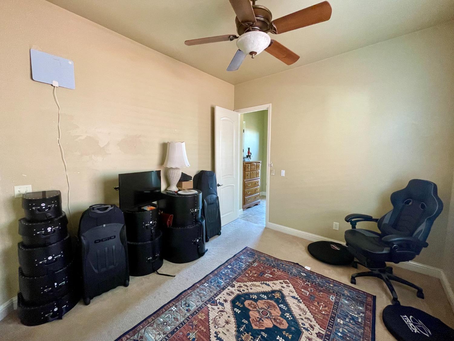 16052 W Middleton Avenue, Kerman, CA, 93630