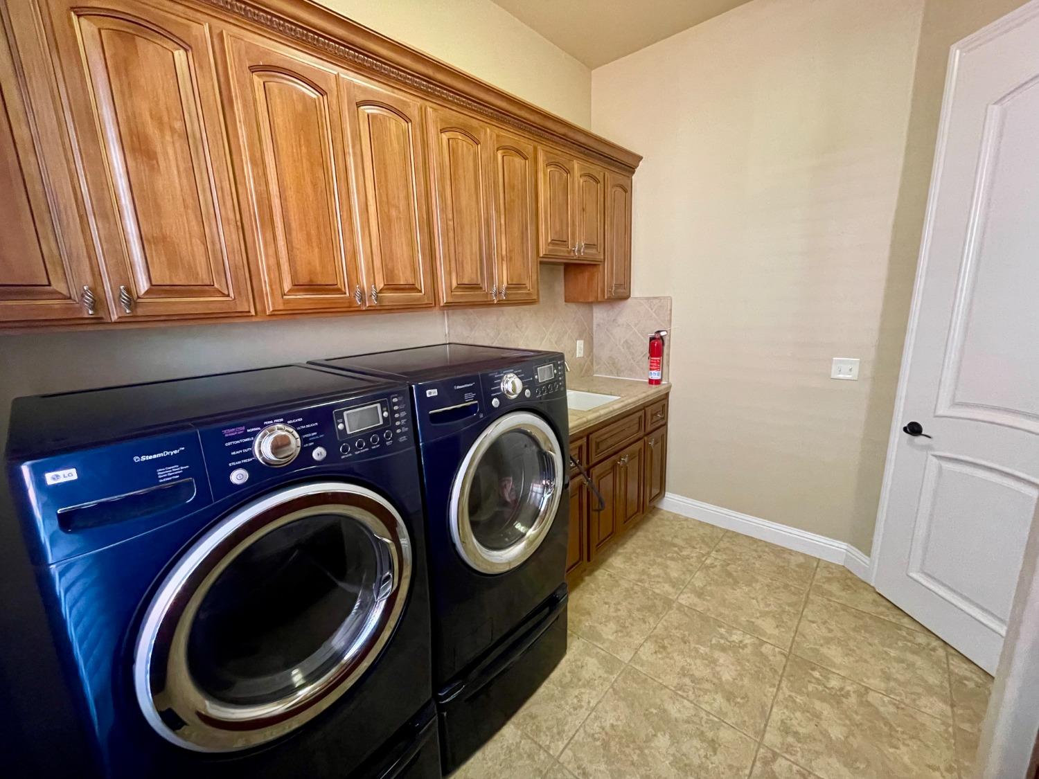 16052 W Middleton Avenue, Kerman, CA, 93630