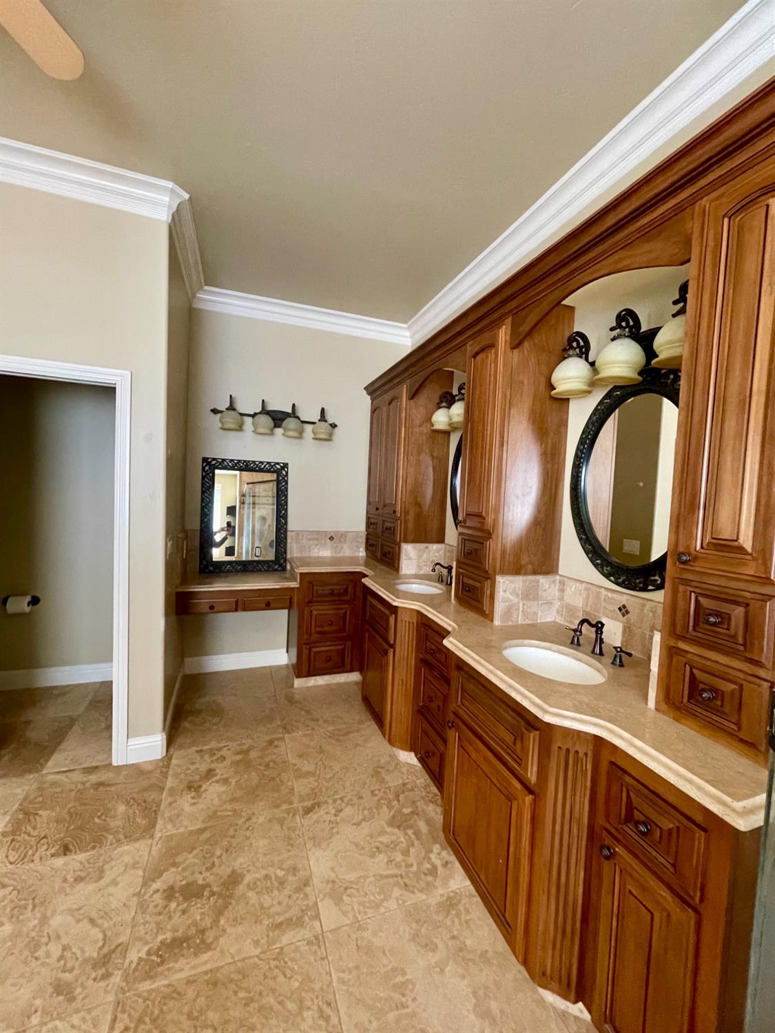 16052 W Middleton Avenue, Kerman, CA, 93630