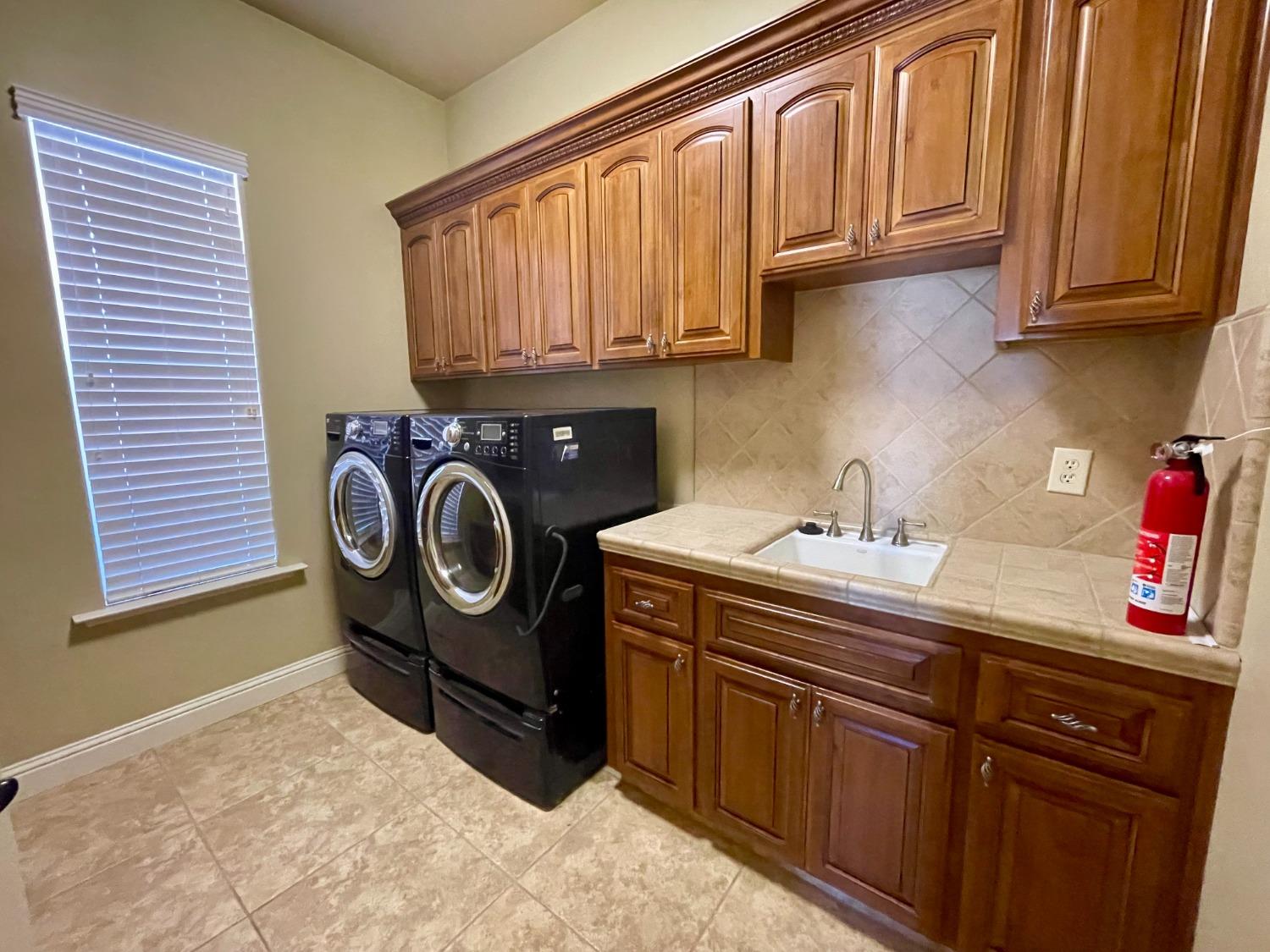 16052 W Middleton Avenue, Kerman, CA, 93630