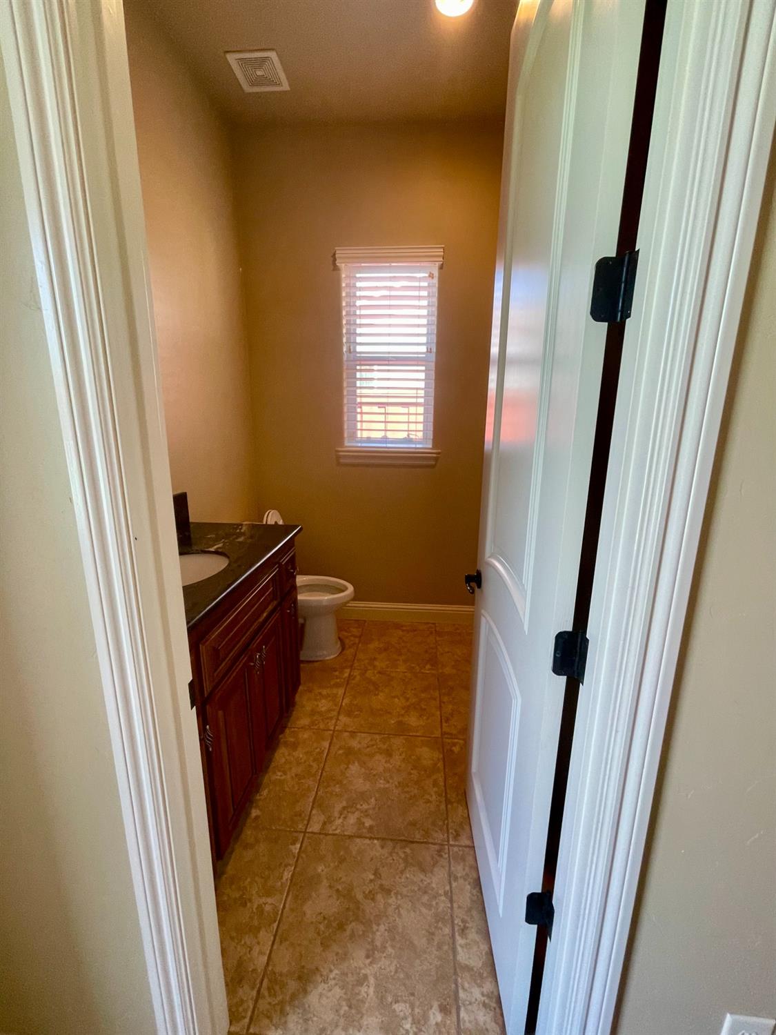 16052 W Middleton Avenue, Kerman, CA, 93630