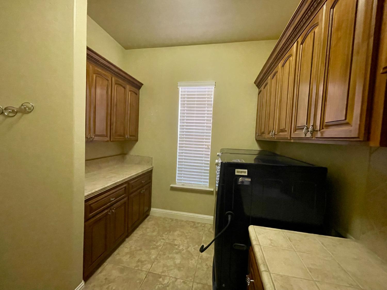 16052 W Middleton Avenue, Kerman, CA, 93630