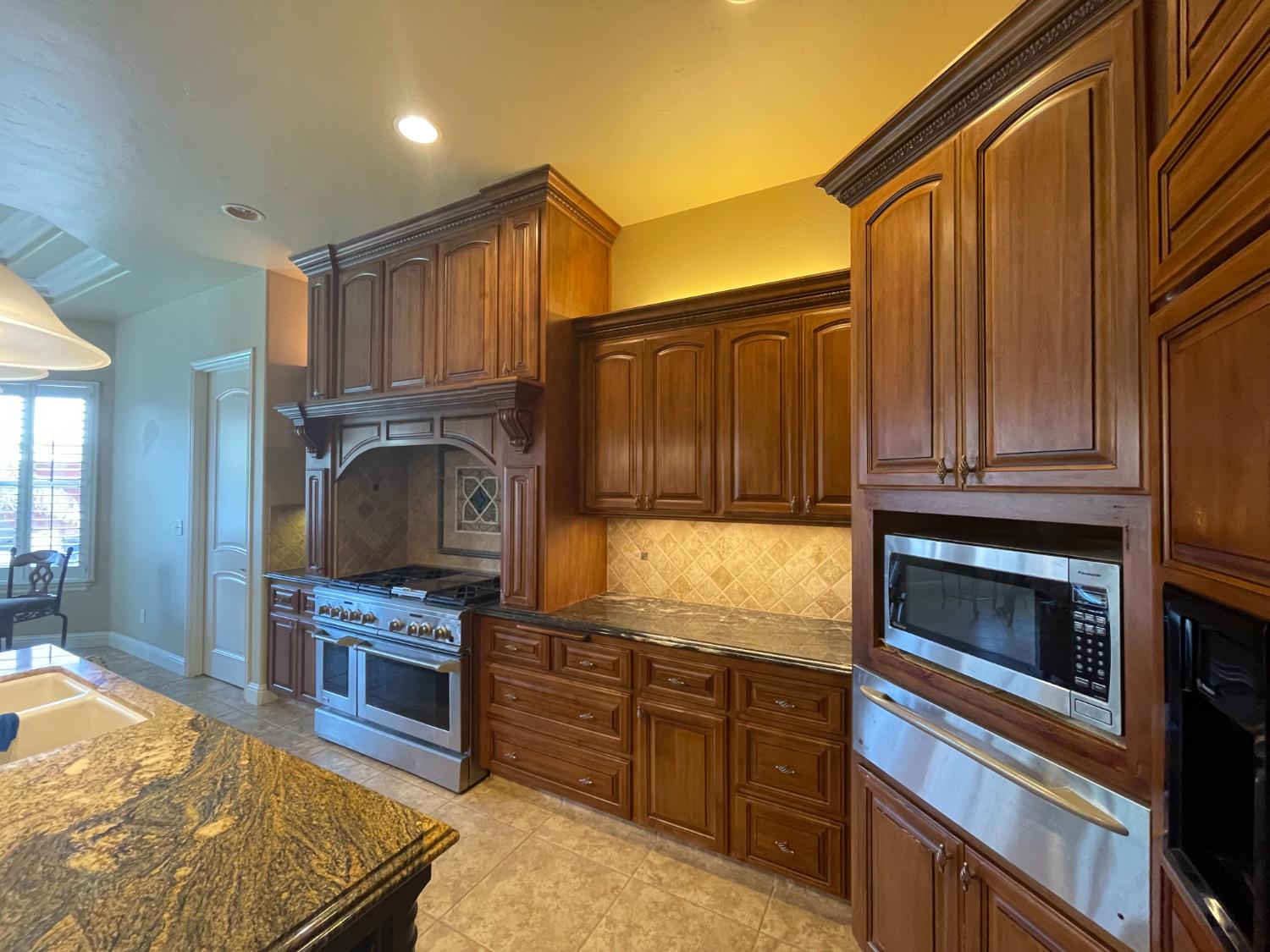 16052 W Middleton Avenue, Kerman, CA, 93630