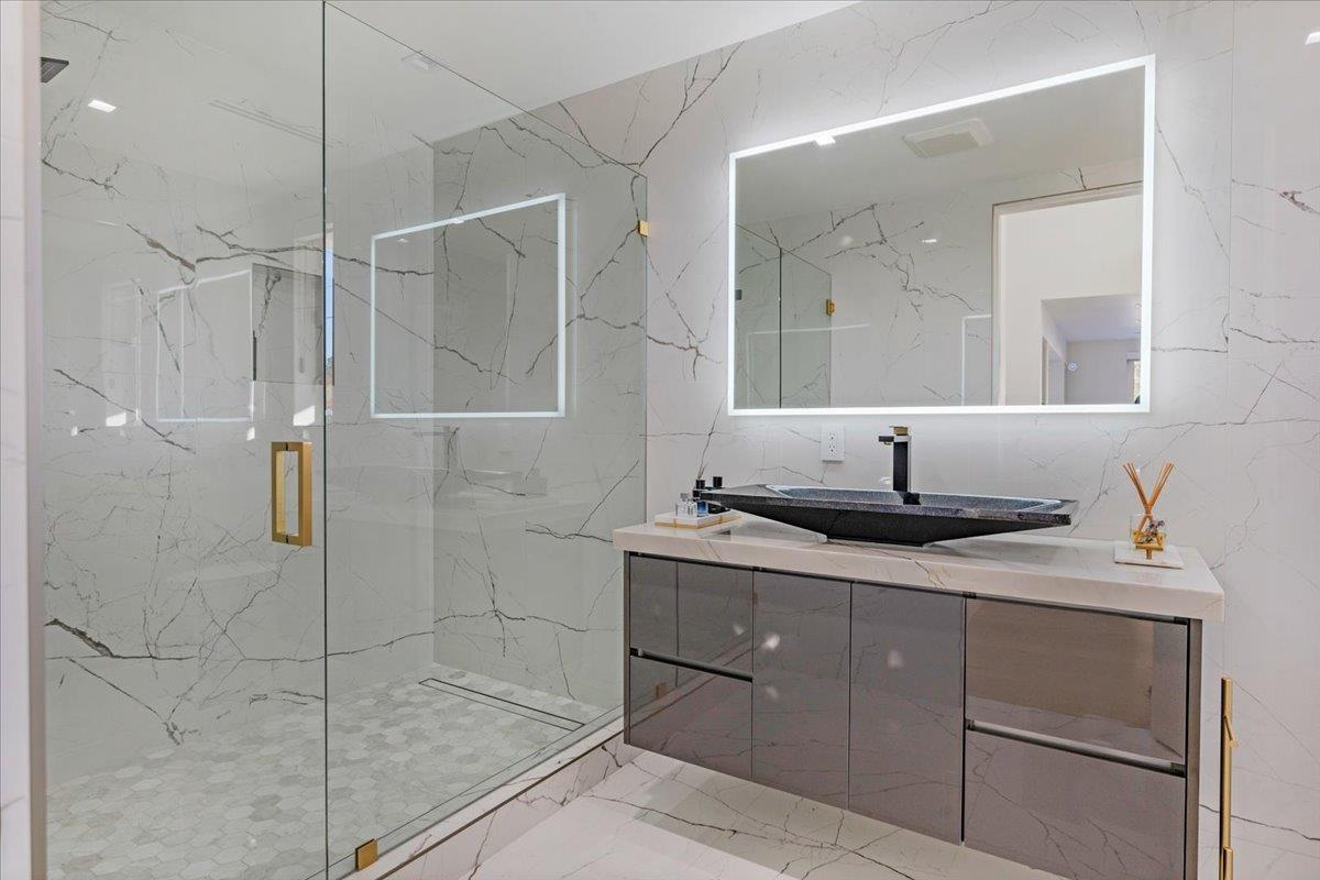 8754 N Millbrook Avenue, Fresno, CA, 93720